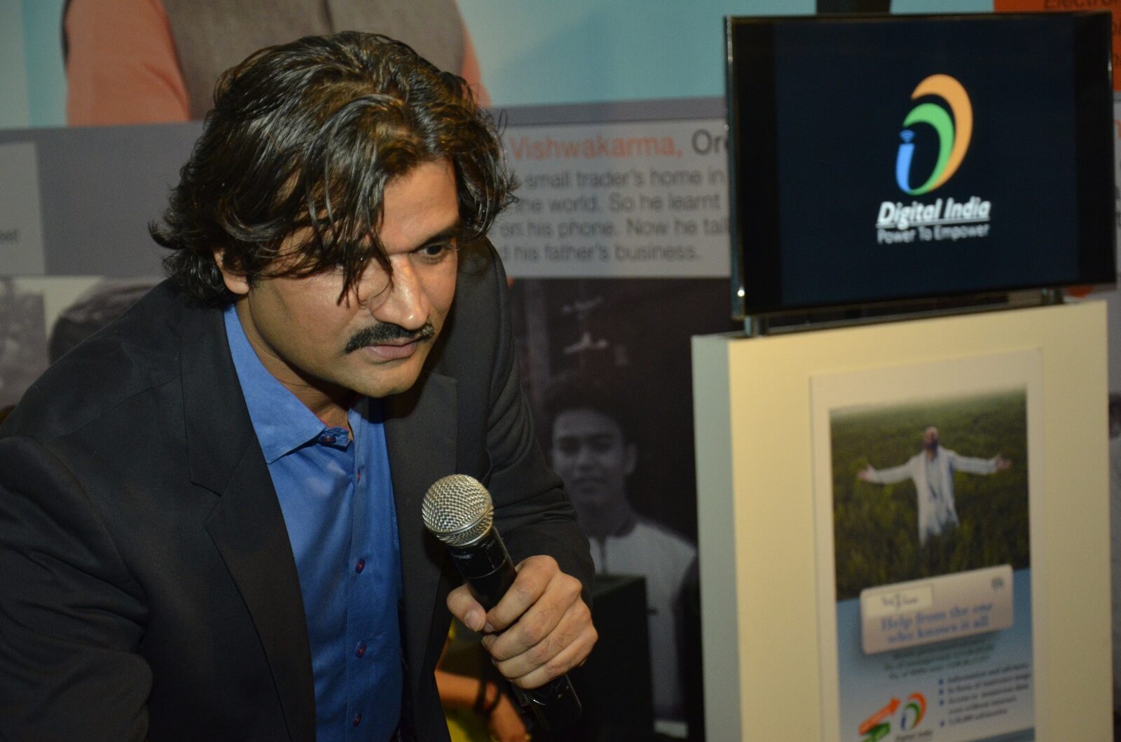 Santosh Talaghatti at a Digital India outreach booth.